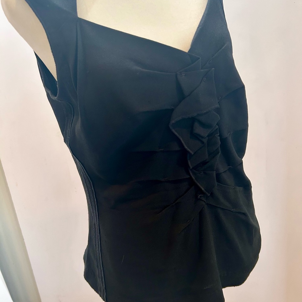 Per Se Carlisle Black Sz 10 Silk Blend Sleeveless Top with V Neck Ruffle Fitted